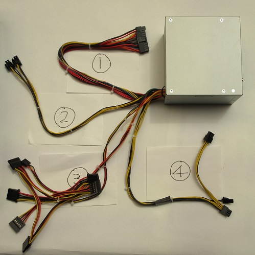 自作pcの組み立て 電源ユニットからマザーボードに電力を供給するケーブルの接続作業の説明画像1枚目